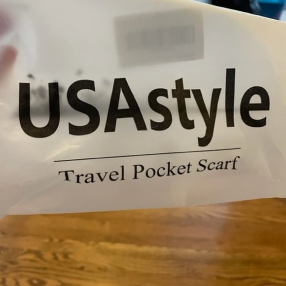 Travel Infinity Pocket Scarf with zip pocket - Picture 6 of 6